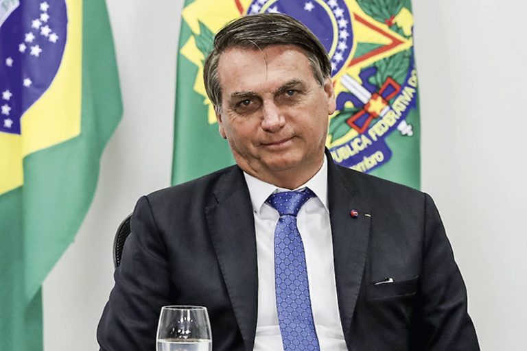 A cortina de fumaça de Bolsonaro