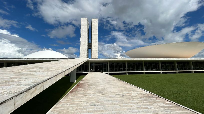 Fim da jornada 6x1 no Brasil: debate sobre redução da escala de trabalho divide Congresso e reacende discussão sobre direitos trabalhistas