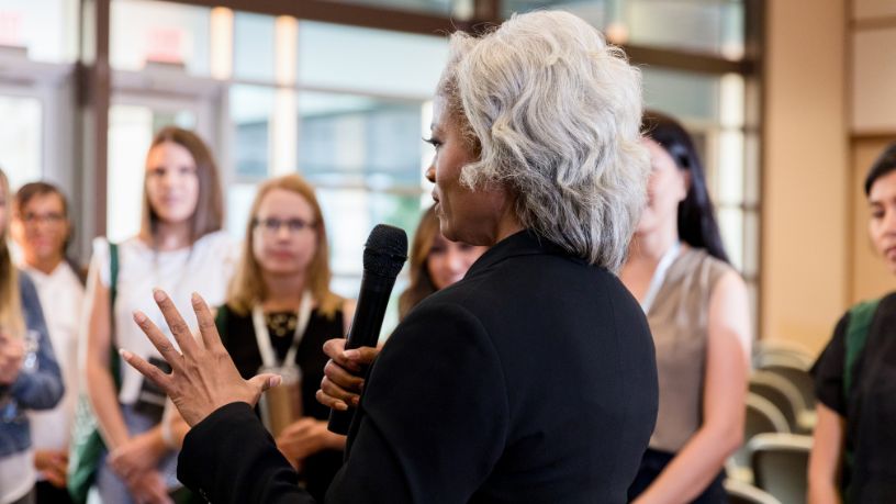 Política de prevenção à violência de gênero ganha destaque com proposta legislativa e reforça debate sobre proteção social