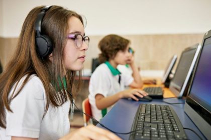 Capacitação juvenil em tecnologia no Ceará: ALECE amplia oportunidades com programa de formação digital e inclusão profissional