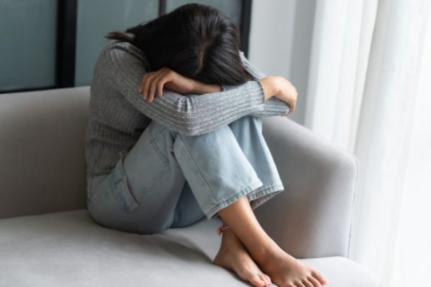 Saúde Mental de Jovens Brasileiras: Por Que a Crise Emocional das Adolescentes Exige uma Resposta Urgente